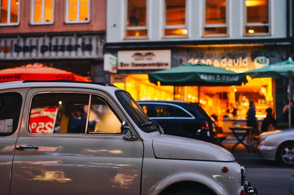 Ta bilen till kontorshotellet